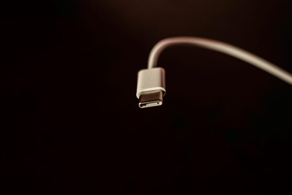 Apple encuentra el punto débil del USB-C y el próximo iPhone podría no ser compatible con todos los cables